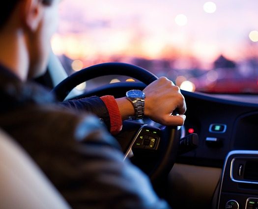 driving-7351259_640